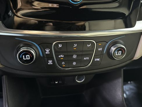Used 2023 Chevrolet Traverse LS FWD image 23