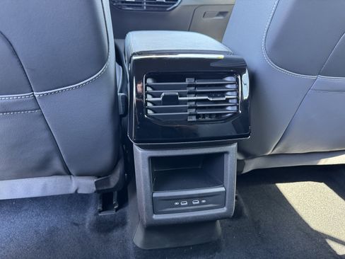 Used 2023 Volkswagen ID.4 Pro AWD/4WD image 31