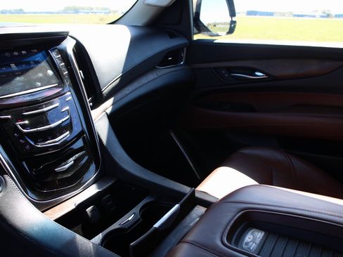 Used 2018 Cadillac Escalade Premium Luxury image 14