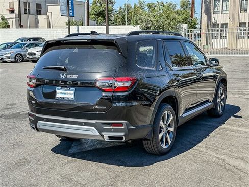New 2025 Honda Pilot Touring image 5