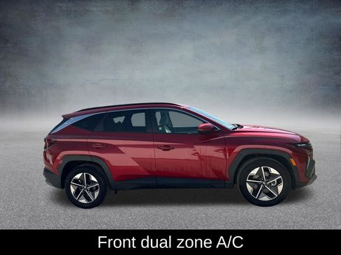 Used 2025 Hyundai Tucson SEL FWD image 7