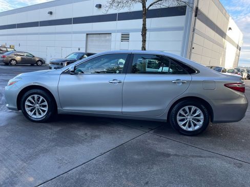 Used 2016 Toyota Camry LE image 7