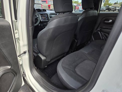 Used 2023 Jeep Renegade Latitude AWD/4WD image 14