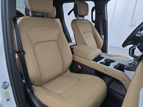New 2026 Land Rover Defender 110 X-Dynamic SE image 10