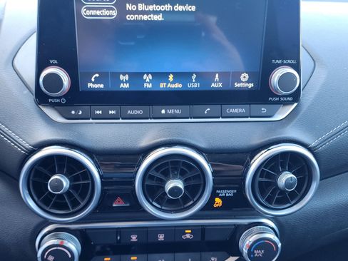 Used 2022 Nissan Sentra SV FWD image 9