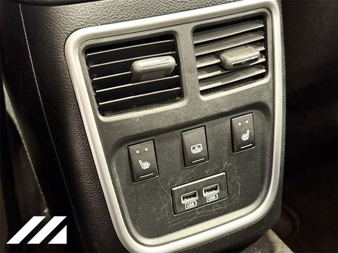 Used 2017 Chrysler 300 C image 27