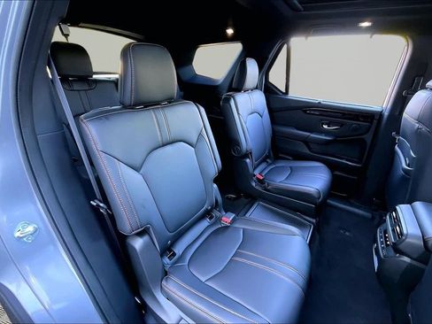 Used 2023 Honda Pilot TrailSport image 19