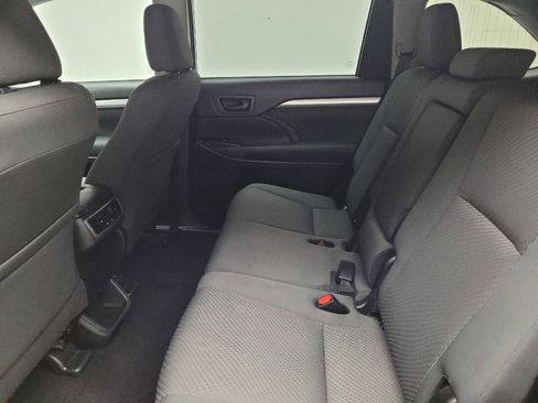 Used 2018 Toyota Highlander LE image 18