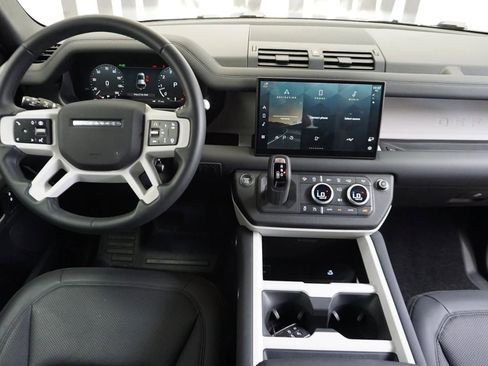 Used 2025 Land Rover Defender 110 S image 21