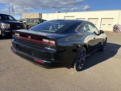 Used 2025 Dodge Charger R/T w/ Quick Order Package 25M R/T image 5
