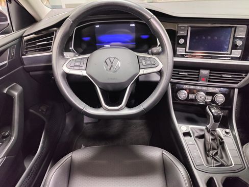 Used 2024 Volkswagen Jetta SE w/ Panoramic Sunroof Package image 17