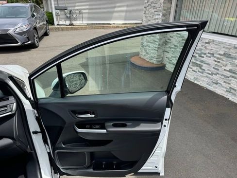 Used 2025 Toyota Sienna Platinum AWD/4WD image 28