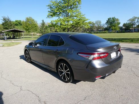 Used 2018 Toyota Camry SE w/ Convenience Package FWD image 7