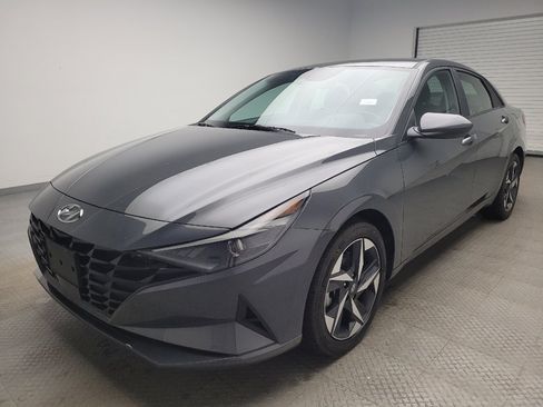 Used 2023 Hyundai Elantra SEL w/ Convenience Package FWD image 2