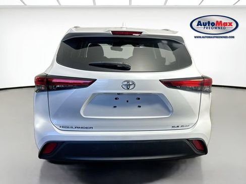 Used 2023 Toyota Highlander XLE AWD/4WD image 8