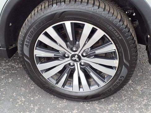 Used 2020 Mitsubishi Outlander AWD image 11