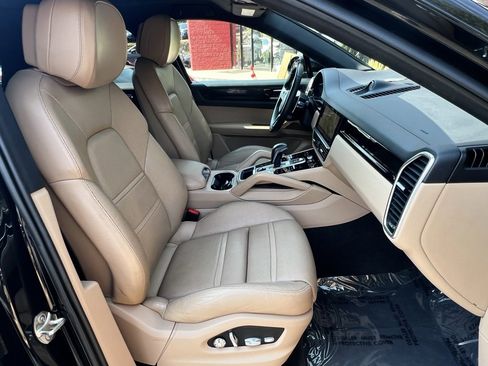 Used 2021 Porsche Cayenne Coupe image 31
