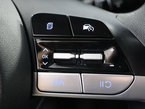 Used 2024 Hyundai Elantra SEL FWD image 12