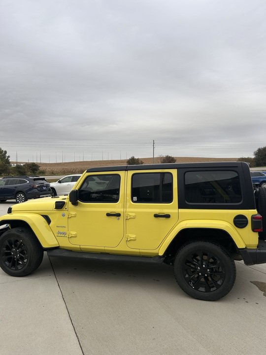 Used 2023 Jeep Wrangler Unlimited Sahara w/ Cold Weather Group AWD/4WD image 6