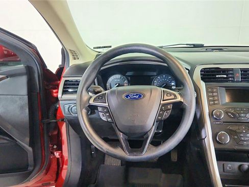 Used 2017 Ford Fusion SE image 28