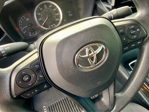 Used 2020 Toyota Corolla LE image 37