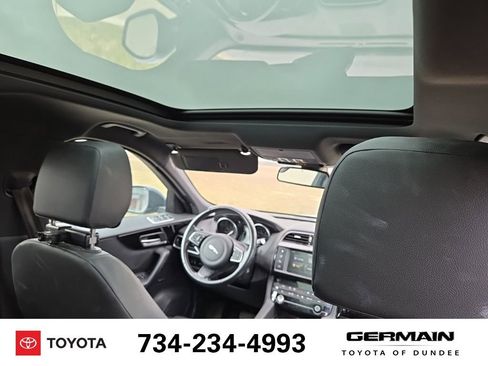 Used 2018 Jaguar F-PACE Premium image 21