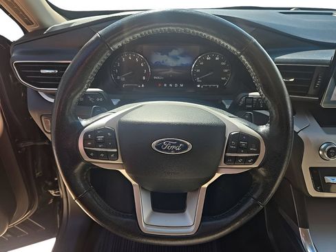 Used 2021 Ford Explorer XLT AWD/4WD image 11