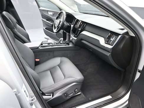 Used 2025 Volvo XC60 B5 Plus AWD/4WD image 21