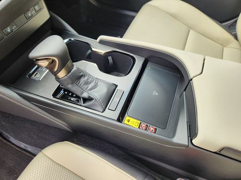 Used 2025 Lexus ES 350 w/ Premium Package FWD image 18