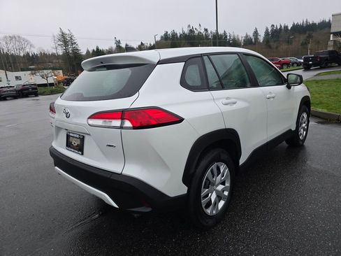 Used 2024 Toyota Corolla Cross L image 3