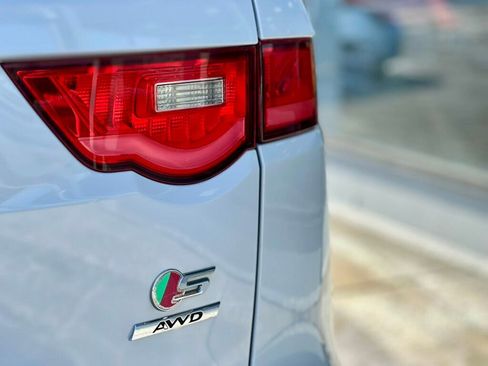 Used 2017 Jaguar F-PACE S image 11