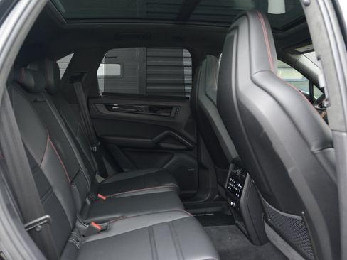 Used 2025 Porsche Cayenne GTS AWD/4WD image 34