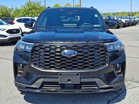 Used 2025 Ford Explorer ST-Line w/ ST-Line Street Pack AWD/4WD image 2