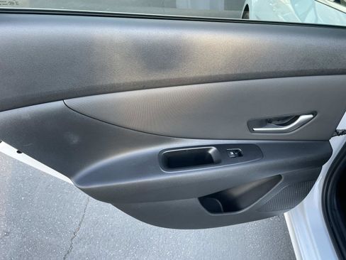 Certified 2025 Hyundai Elantra SEL image 22