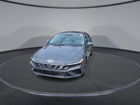 New 2026 Hyundai Elantra Limited FWD image 3