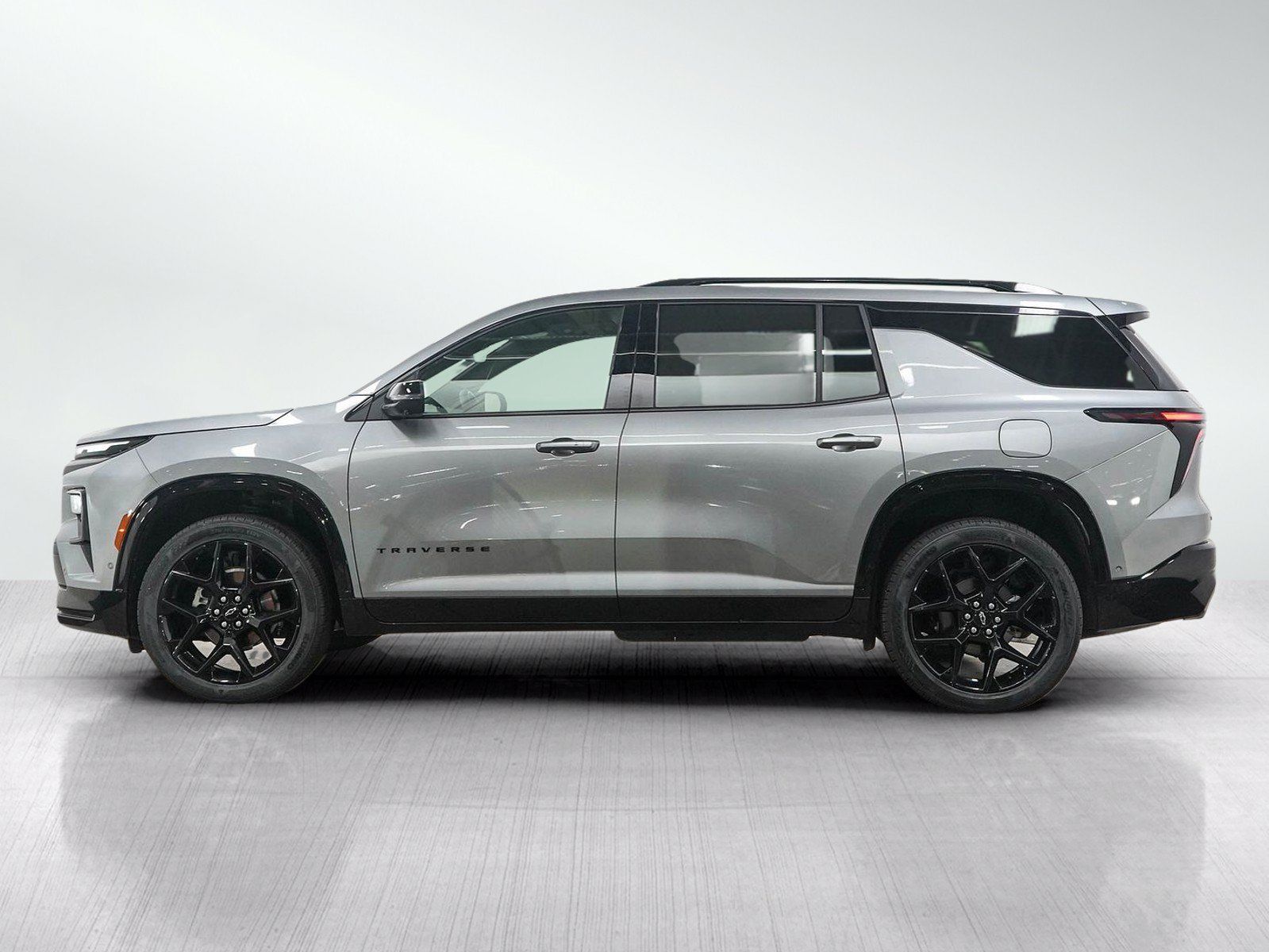 Used 2025 Chevrolet Traverse RS AWD/4WD image 2