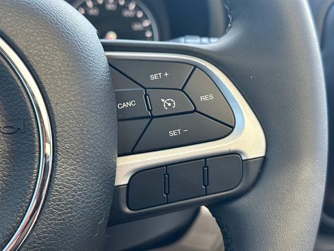 Used 2021 Jeep Renegade Latitude w/ Sun & Sound Group image 16