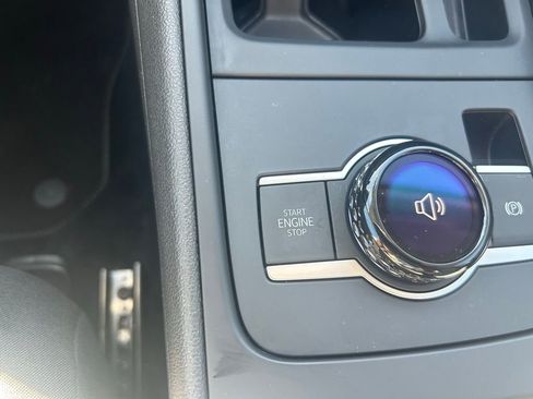 Used 2025 Volkswagen Tiguan S image 57