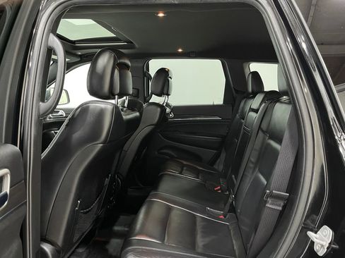Used 2018 Jeep Grand Cherokee Limited image 31
