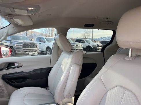 Used 2021 Chrysler Pacifica Touring-L w/ Uconnect Theater Family Group image 14
