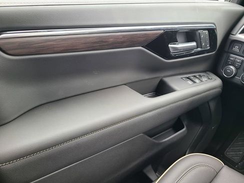 New 2025 Chevrolet Suburban Premier w/ Sun And Tow Package image 31