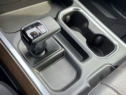 Used 2024 Chevrolet Silverado 1500 High Country w/ High Country Premium Package image 34