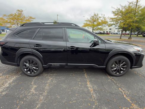 Used 2025 Subaru Outback Onyx Edition image 2