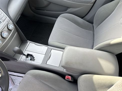 Used 2011 Toyota Camry LE image 22