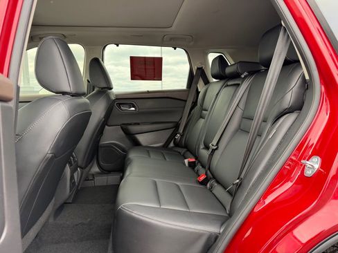 Used 2023 Nissan Rogue SL w/ SL Premium Package image 16