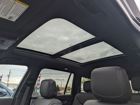 Used 2024 Cadillac XT6 Sport w/ Technology Package AWD/4WD image 29