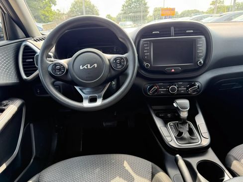Used 2022 Kia Soul LX FWD image 10