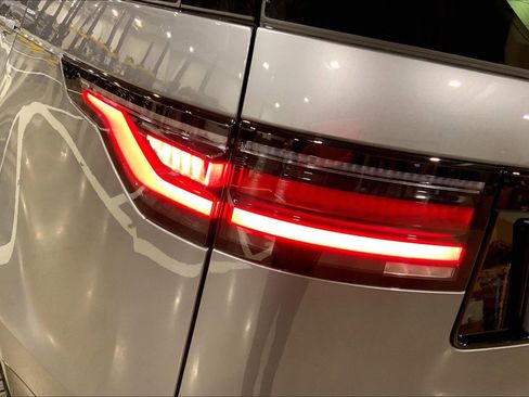 New 2026 Land Rover Discovery Limited Edition image 14