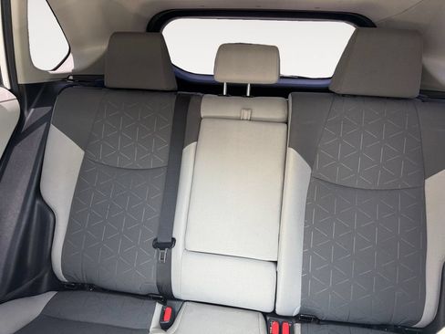 Used 2019 Toyota RAV4 XLE FWD image 13