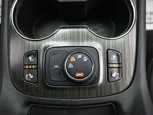 Used 2023 GMC Acadia SLT image 16